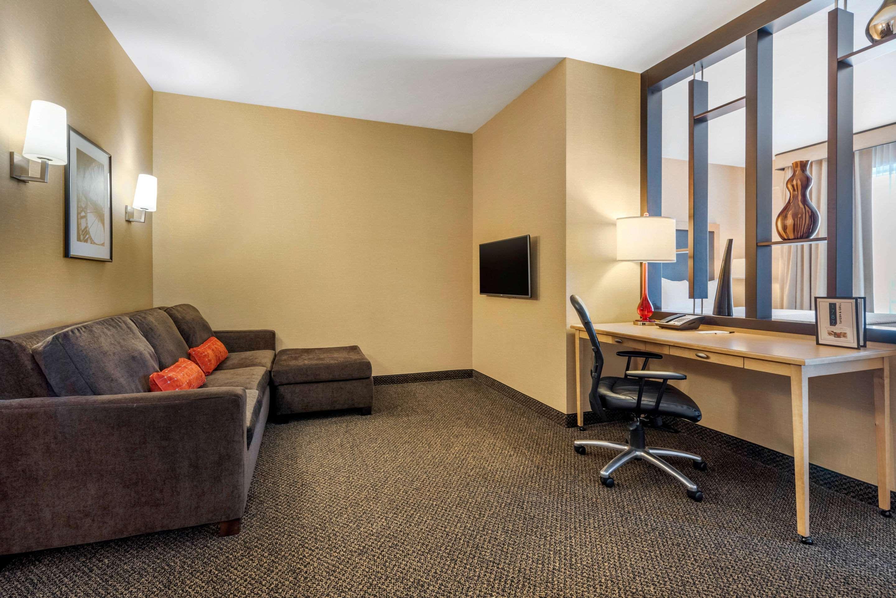 Cambria Hotel Akron - Canton Airport Uniontown Buitenkant foto