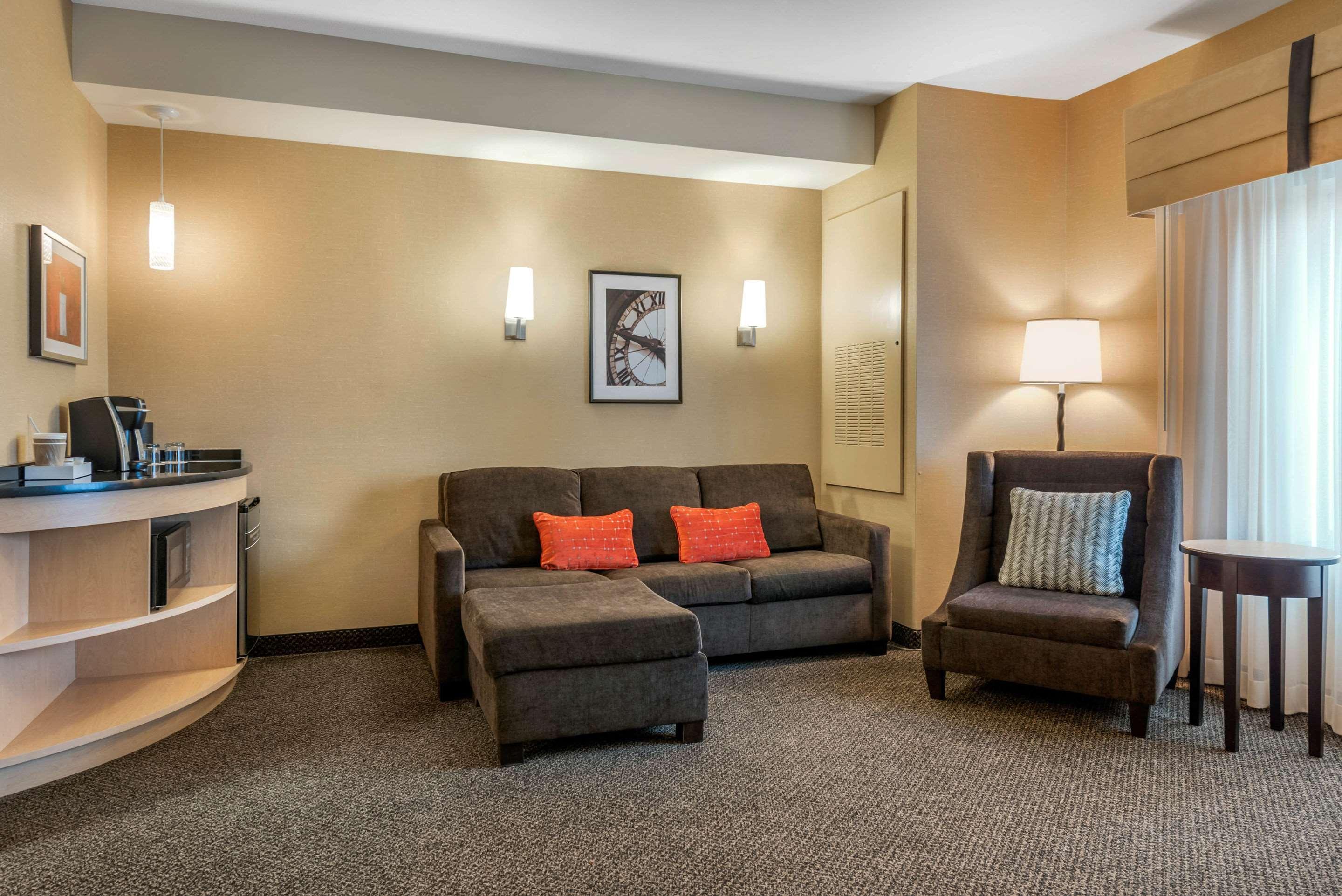 Cambria Hotel Akron - Canton Airport Uniontown Buitenkant foto