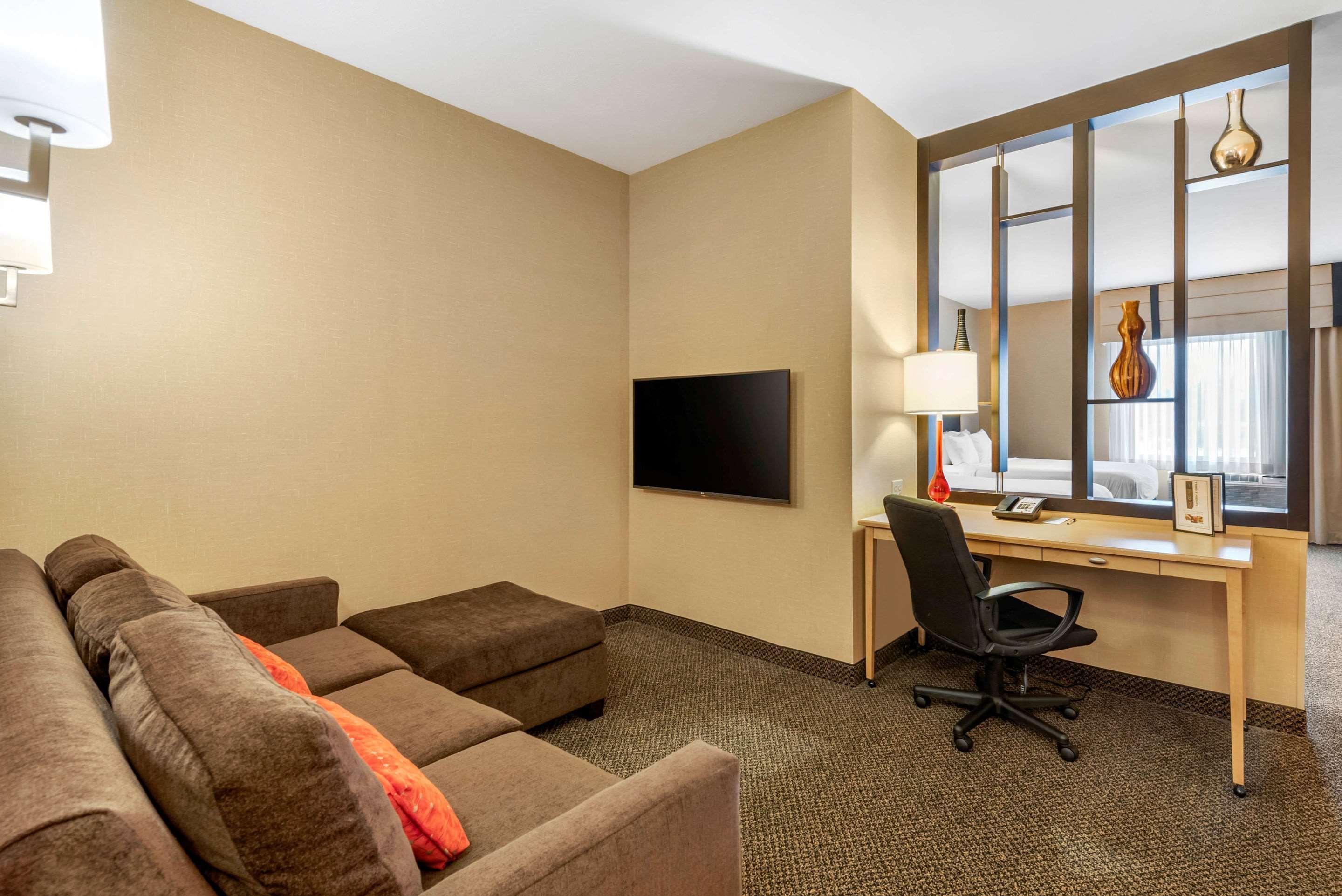 Cambria Hotel Akron - Canton Airport Uniontown Buitenkant foto
