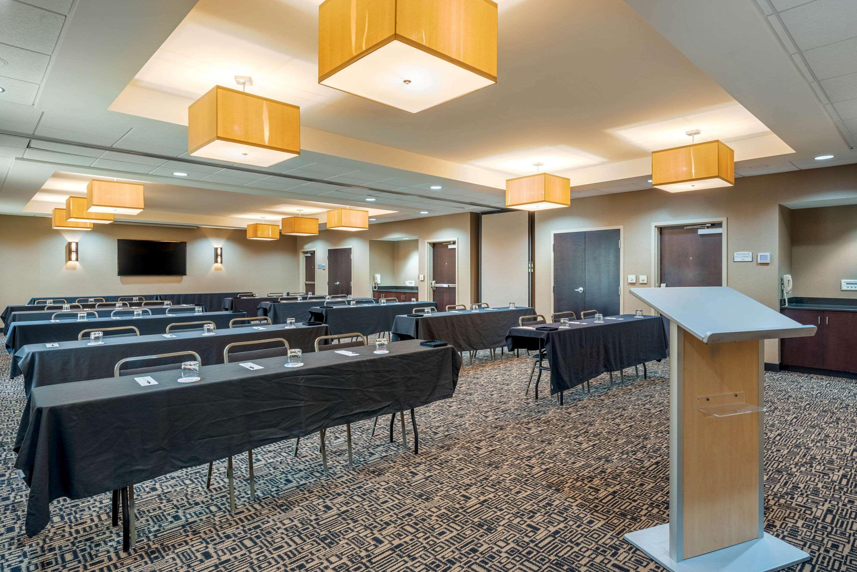 Cambria Hotel Akron - Canton Airport Uniontown Buitenkant foto