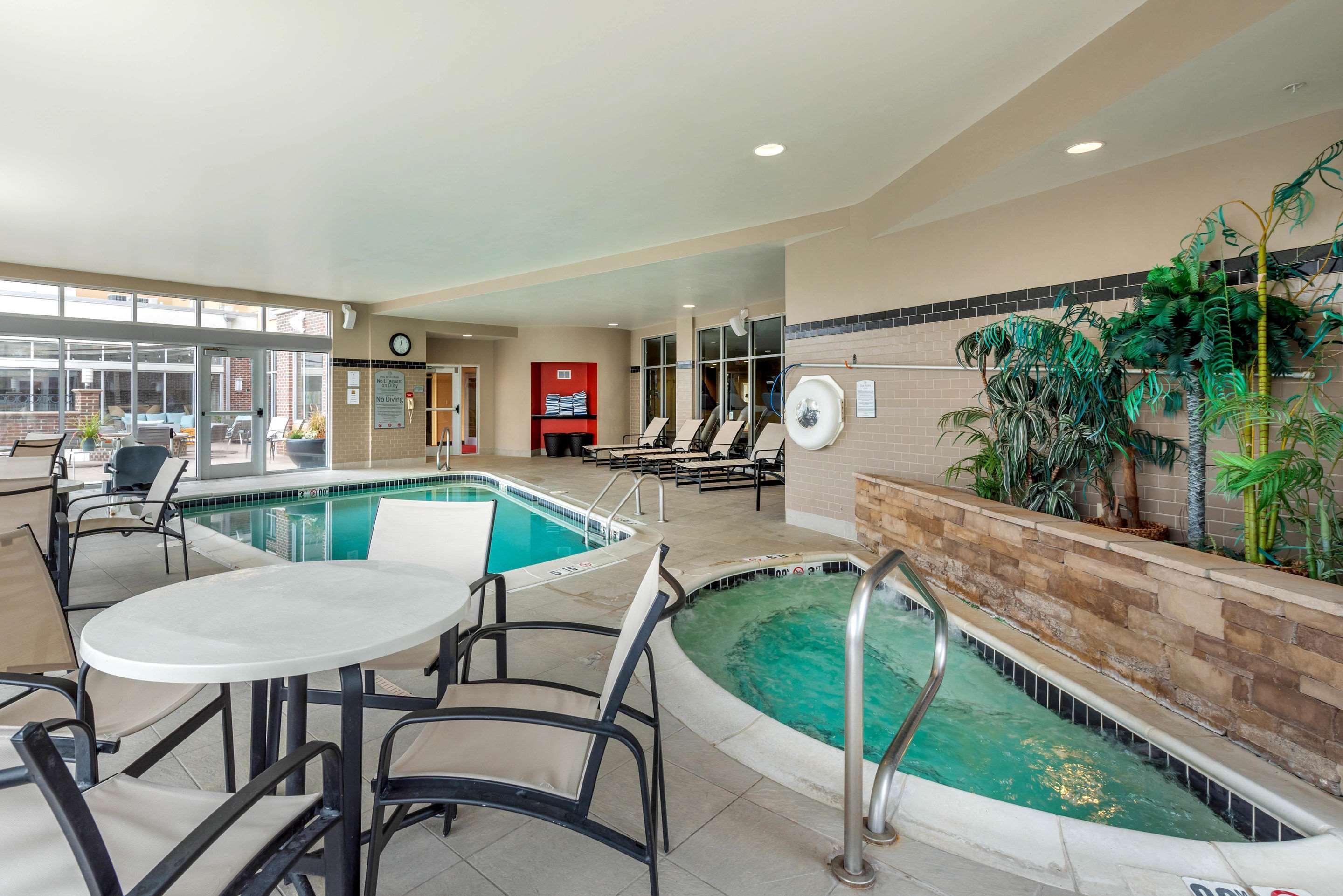 Cambria Hotel Akron - Canton Airport Uniontown Buitenkant foto