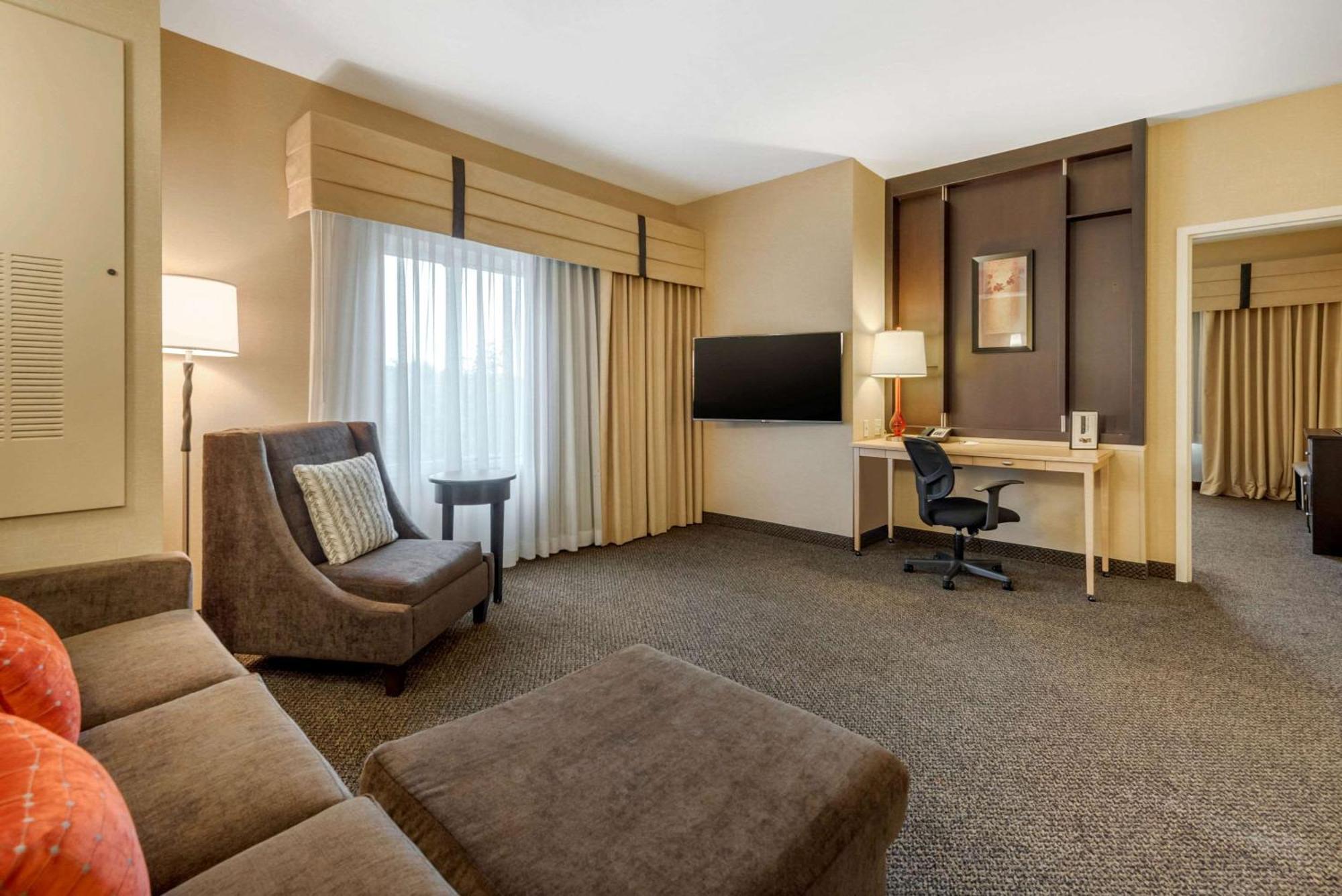 Cambria Hotel Akron - Canton Airport Uniontown Buitenkant foto