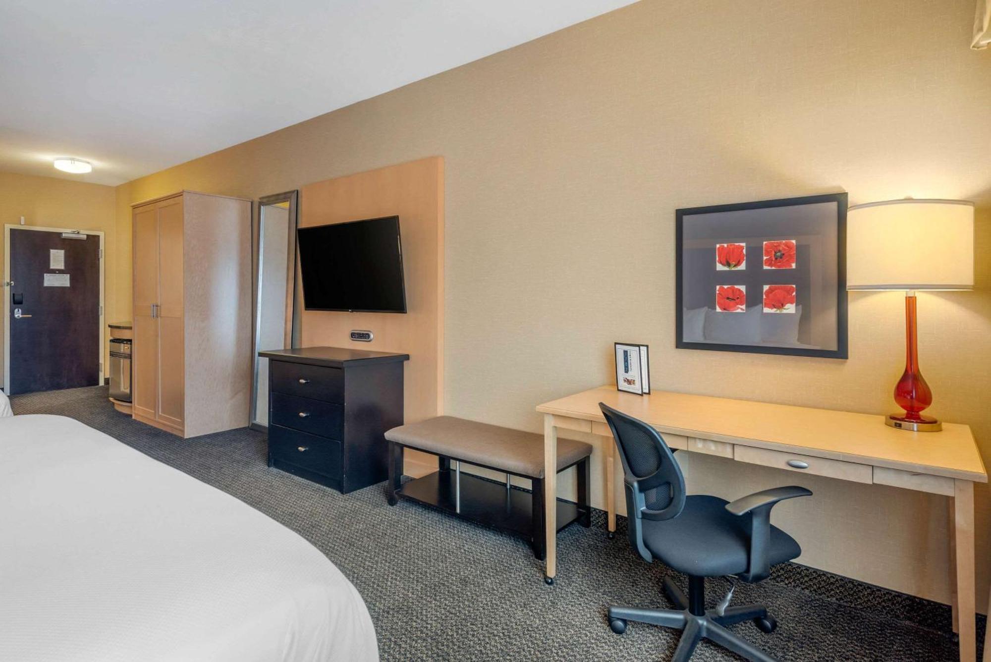 Cambria Hotel Akron - Canton Airport Uniontown Buitenkant foto