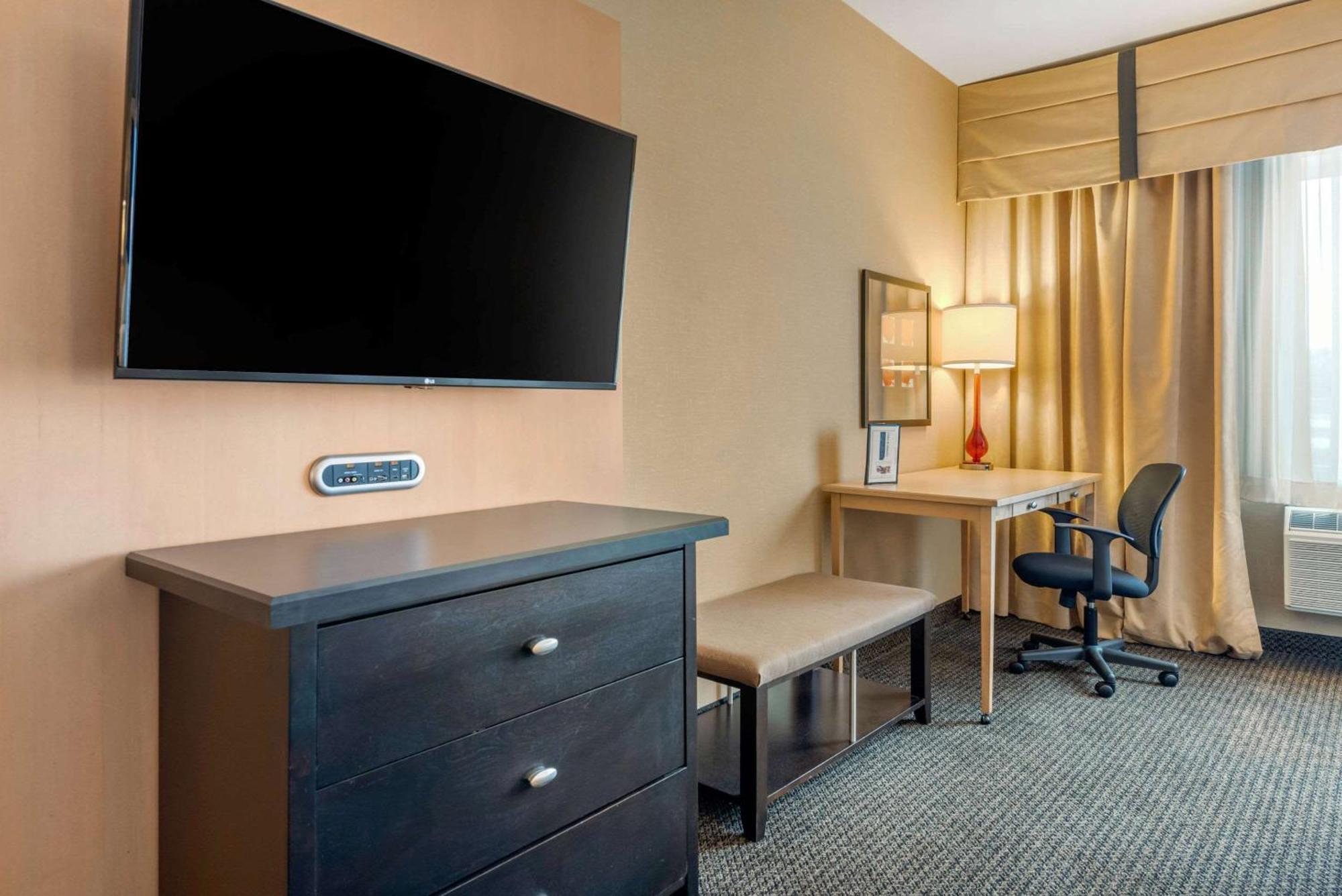 Cambria Hotel Akron - Canton Airport Uniontown Buitenkant foto